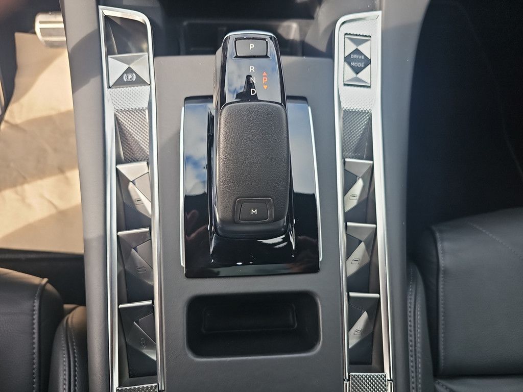 DS Automobiles DS 7 Crossback PT 180 Rivoli + FOCAL/GSD/LEDER