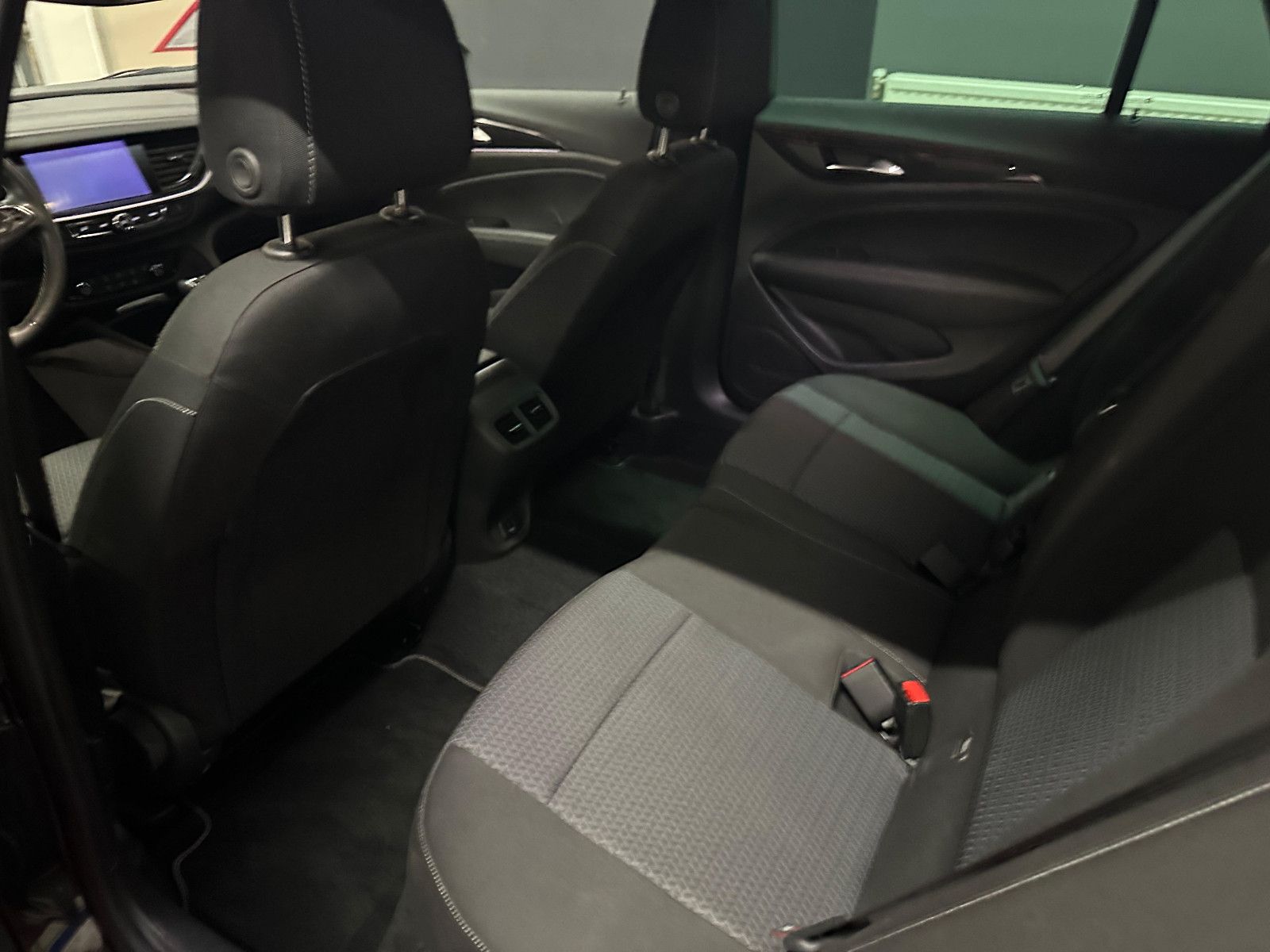Opel Insignia B Sports Business - Samsaru's Car Outlet