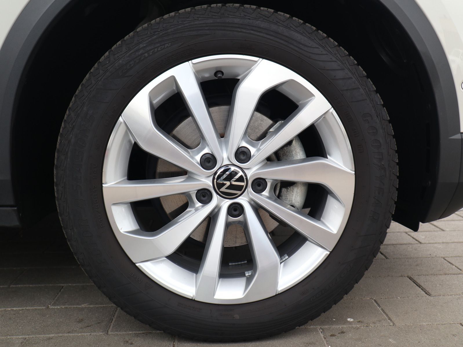Volkswagen T-Roc 1.5 TSI DSG Life - Samsaru's Car Outlet