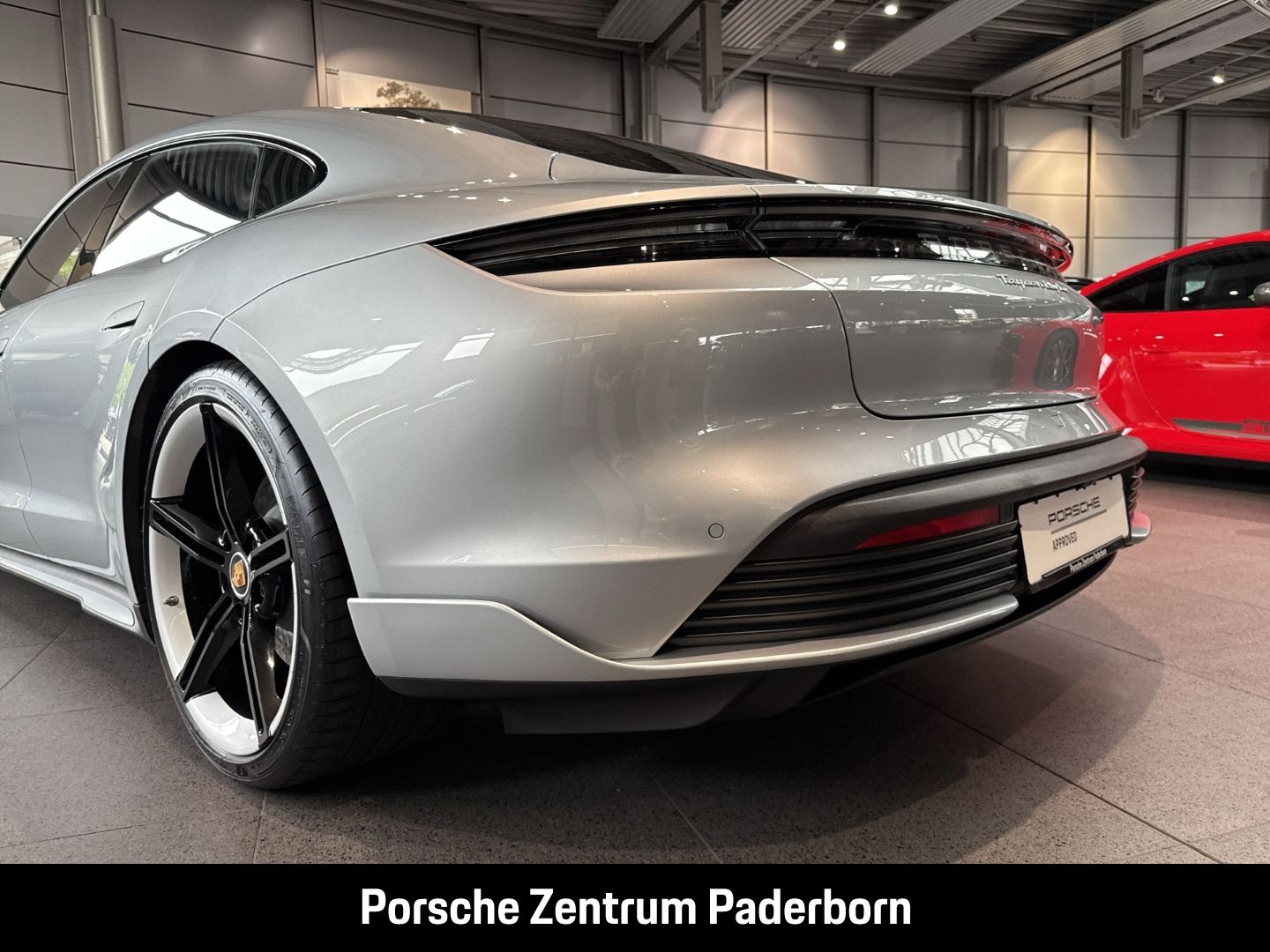 Porsche Taycan Turbo Leder-Brombeer InnoDrive Head-Up