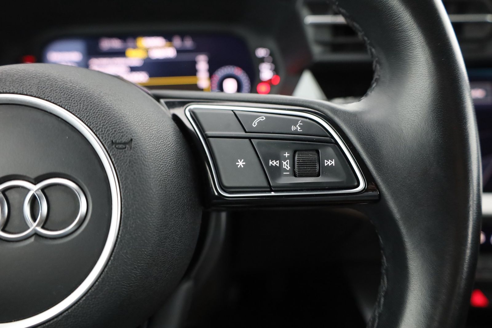 Audi A3 35 TDI S-Tronic Limousine LED Navi AHK Tempo