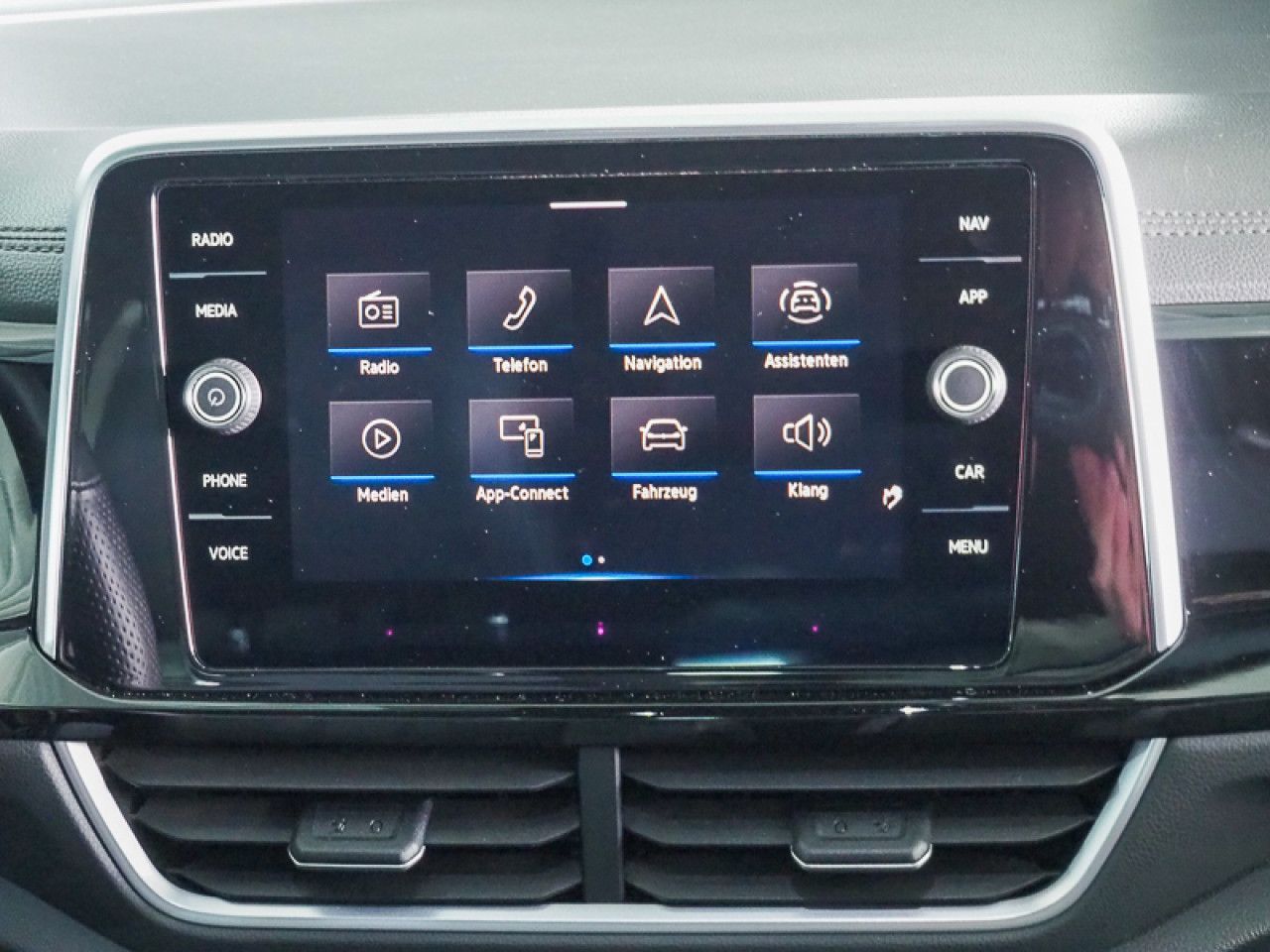 Volkswagen T-Roc 1.5 TSI DSG R-Line - Samsaru's Car Outlet