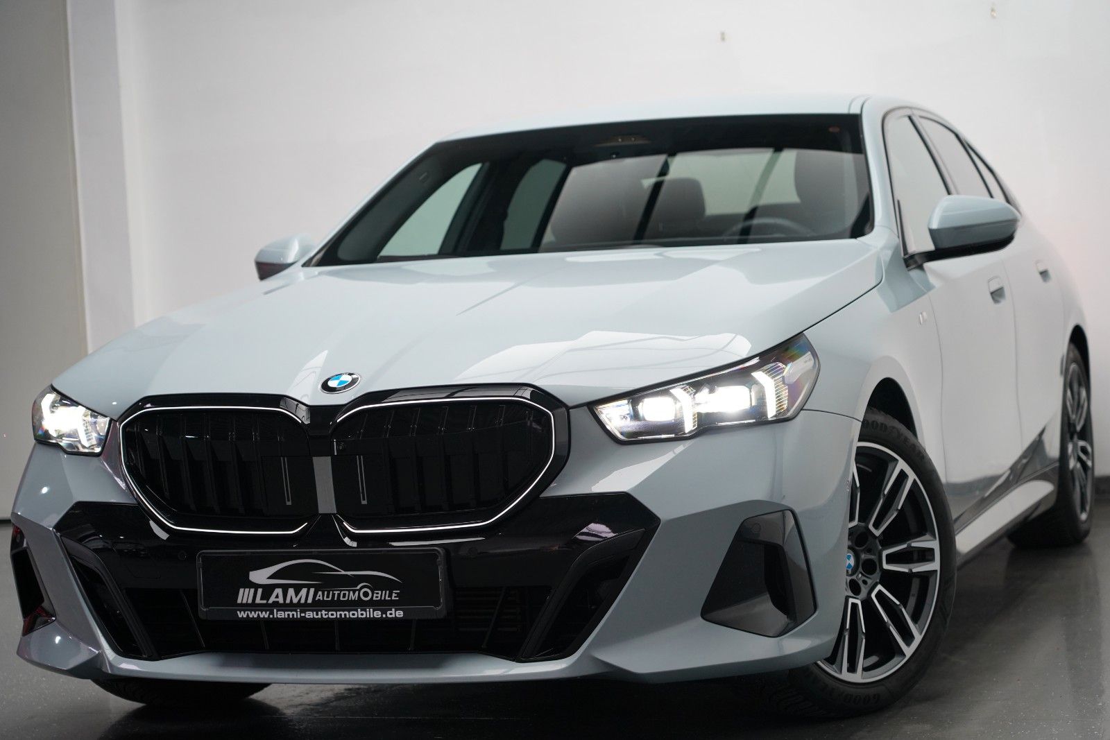 BMW 520d xDrive M Sport ICONIC CARBON 360 H&K KEY