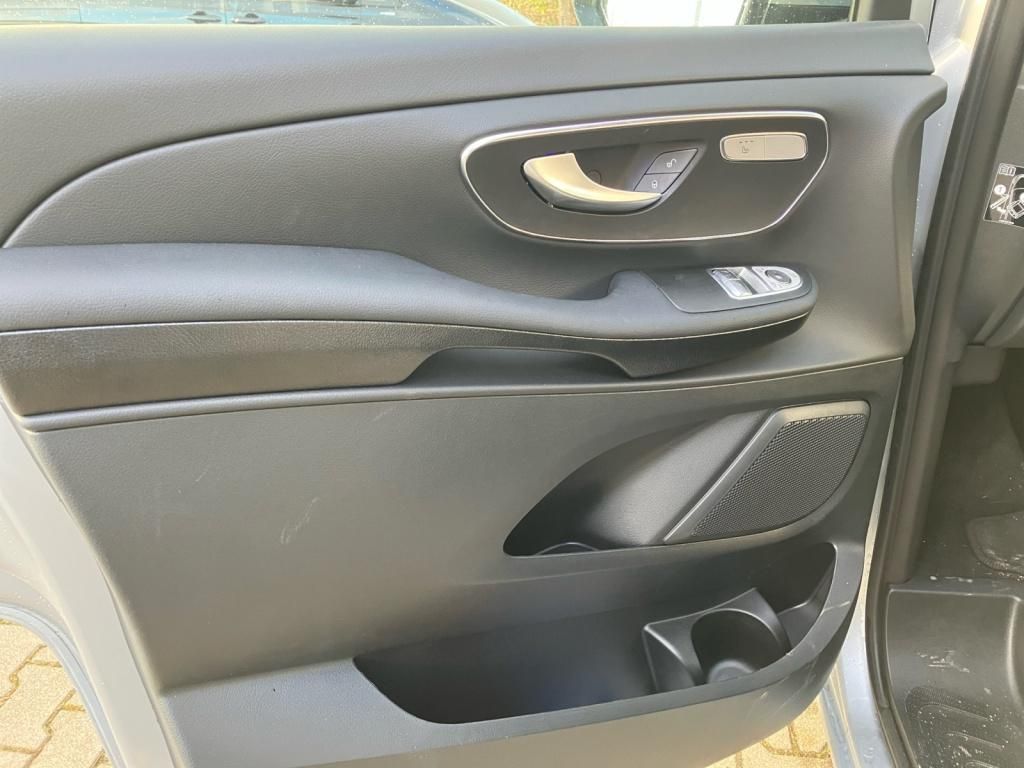 Mercedes-Benz V 220 d lang 4x2 * Style - Samsaru's Car Outlet