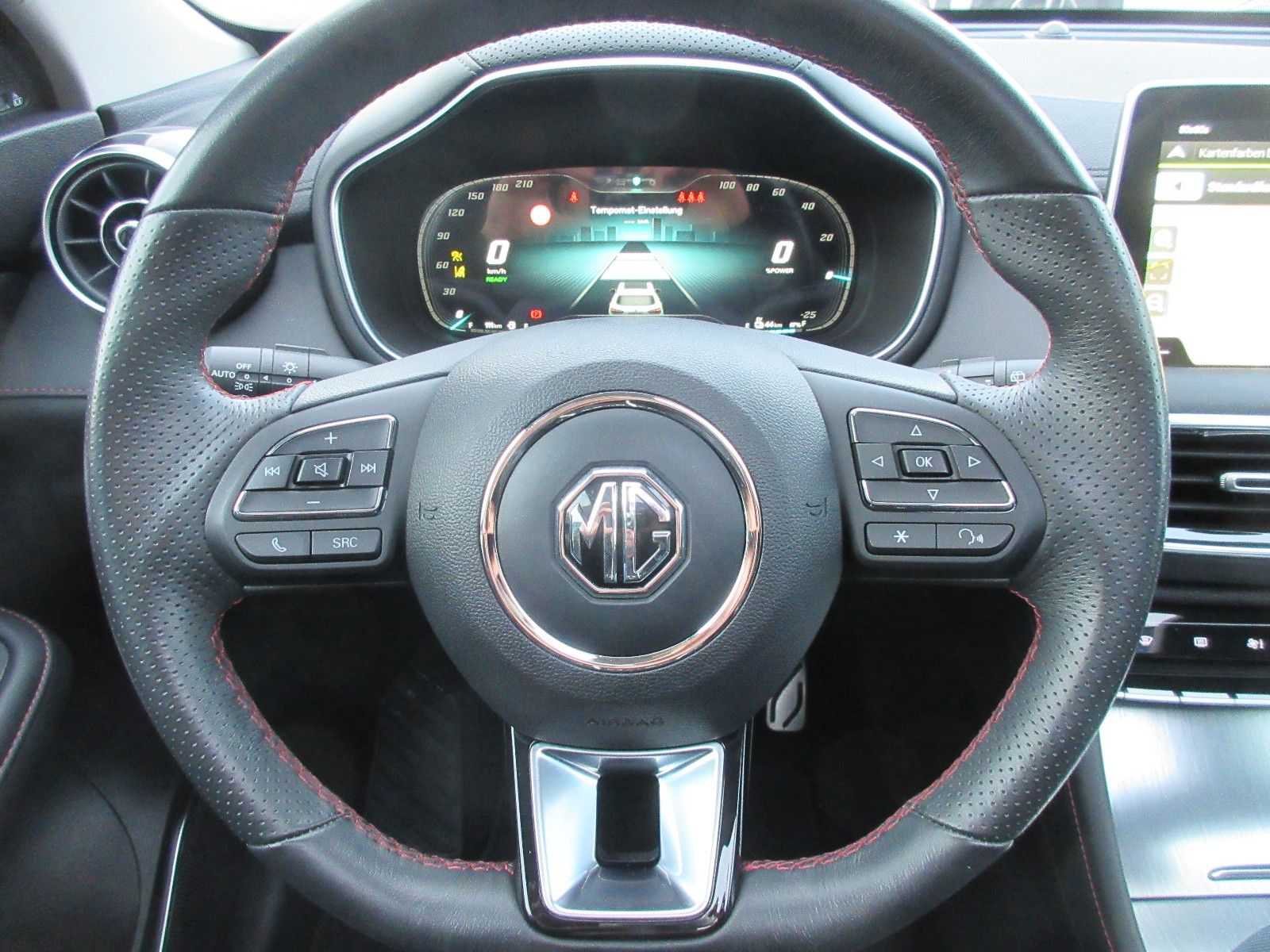 MG EHS 1.5TGI PLUG IN HYBR. LUXURY+MG PILOT PANO 18