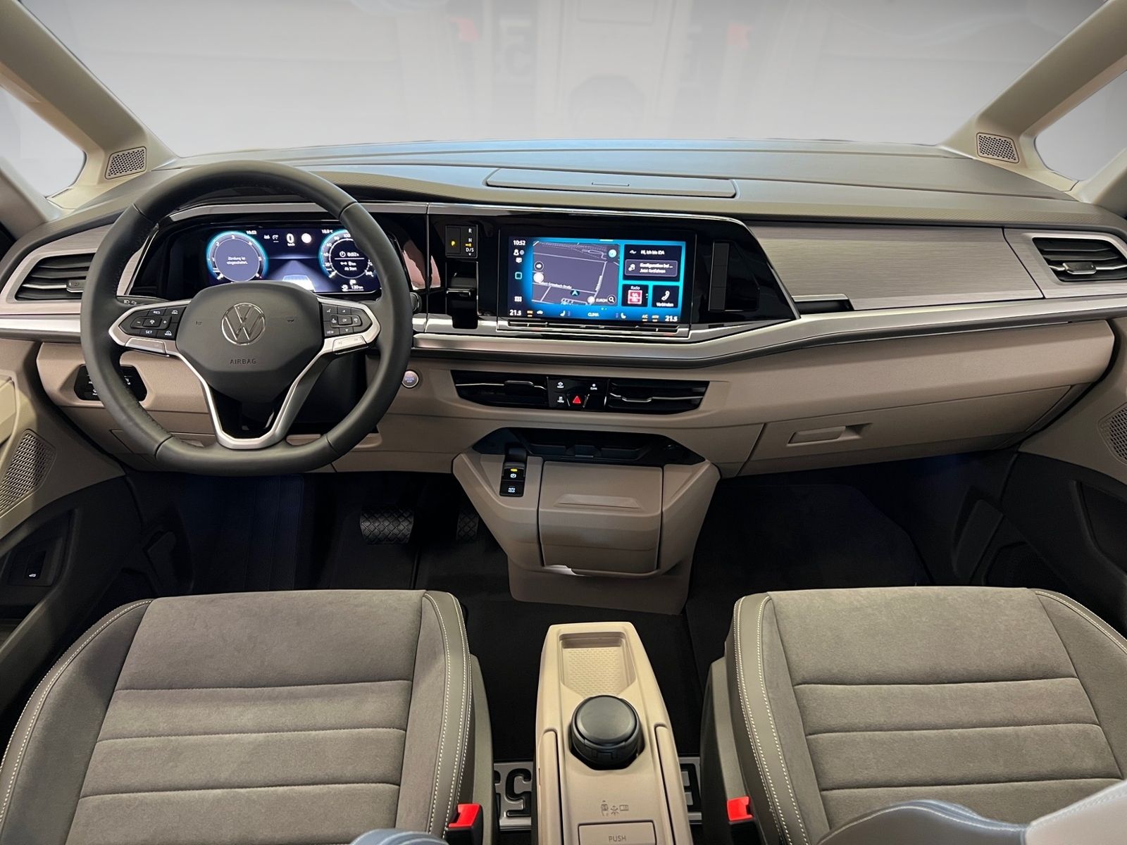 Volkswagen T7 Multivan 2.0 TDI Edition - Samsaru's Car Outlet