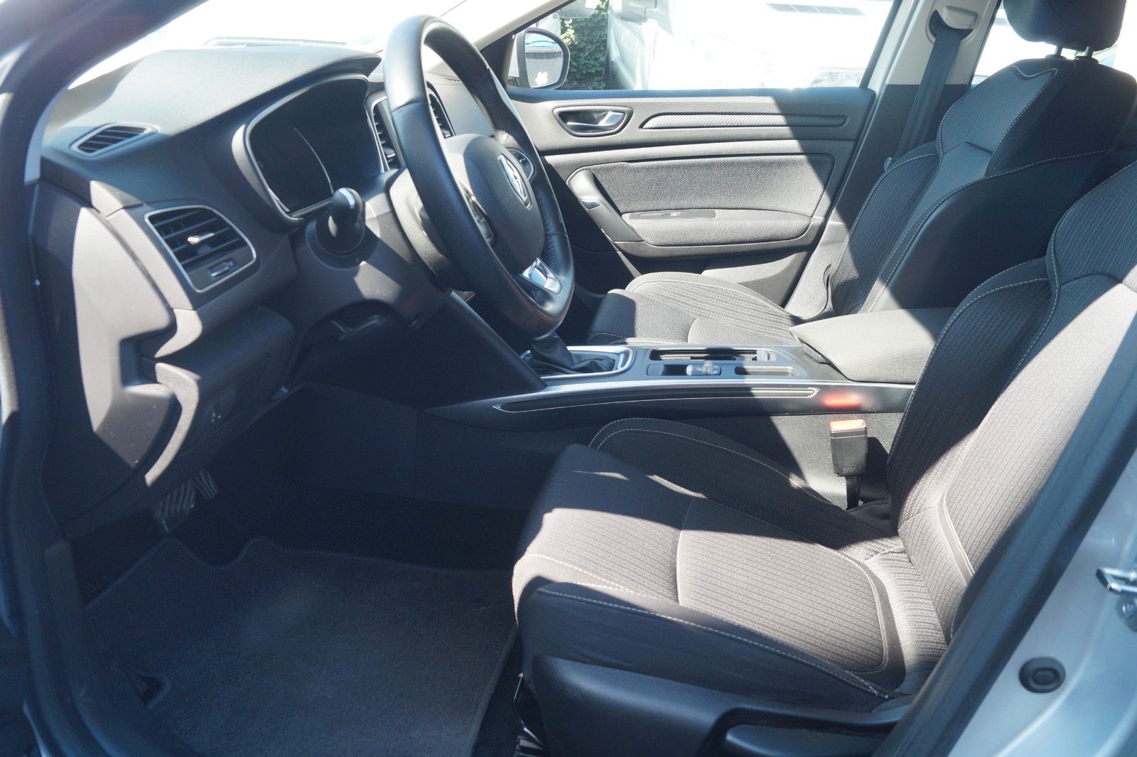 Renault Megane IV Grandtour Business Edition - Samsaru's Car Outlet