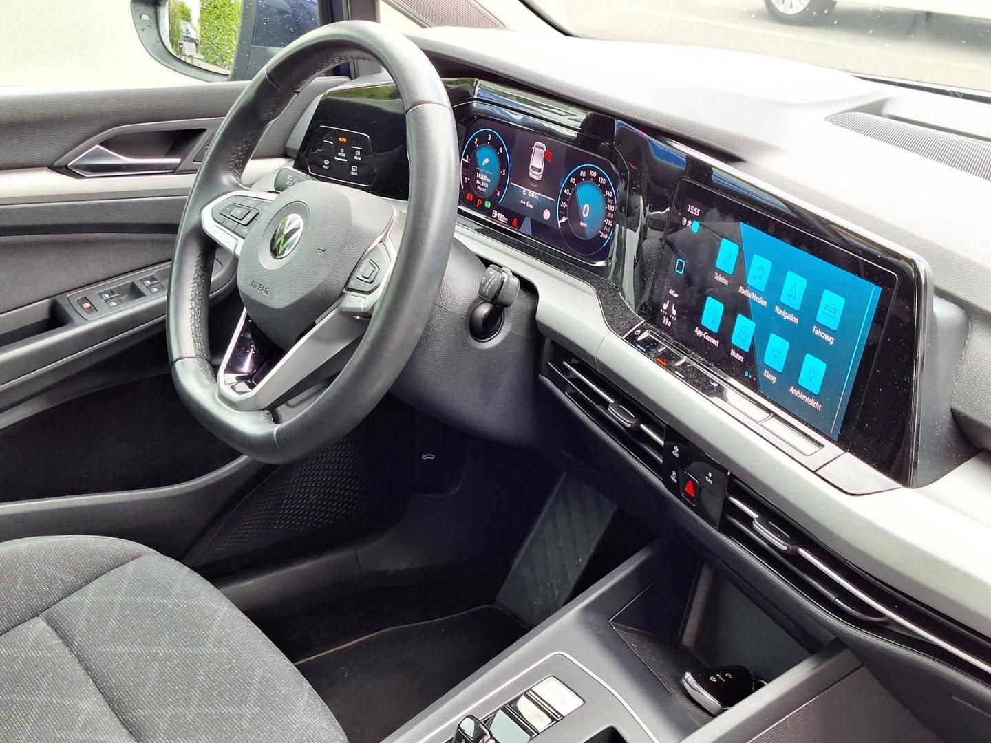 Volkswagen Golf Life 2.0 TDI DSG - Samsaru's Car Outlet