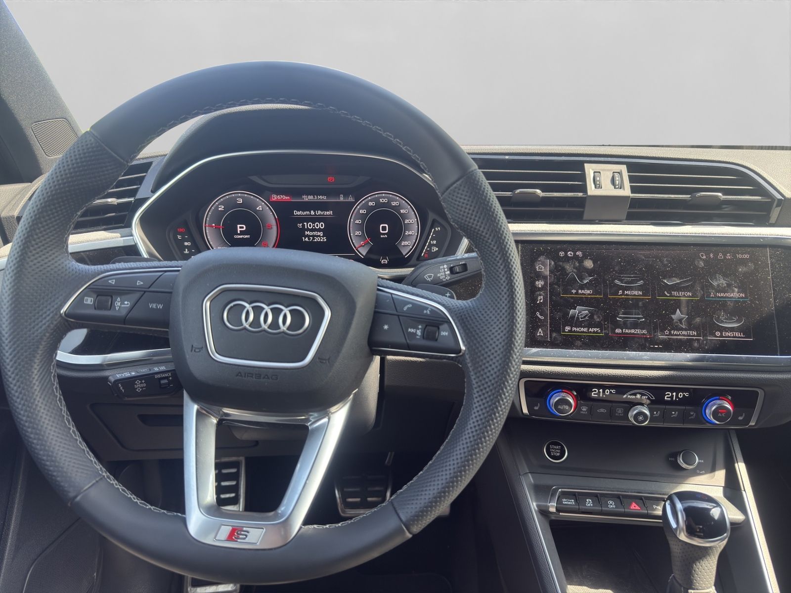 Audi Q3 40 TDI QUATTRO S-LINE+AHK+NAVI+MATRIX