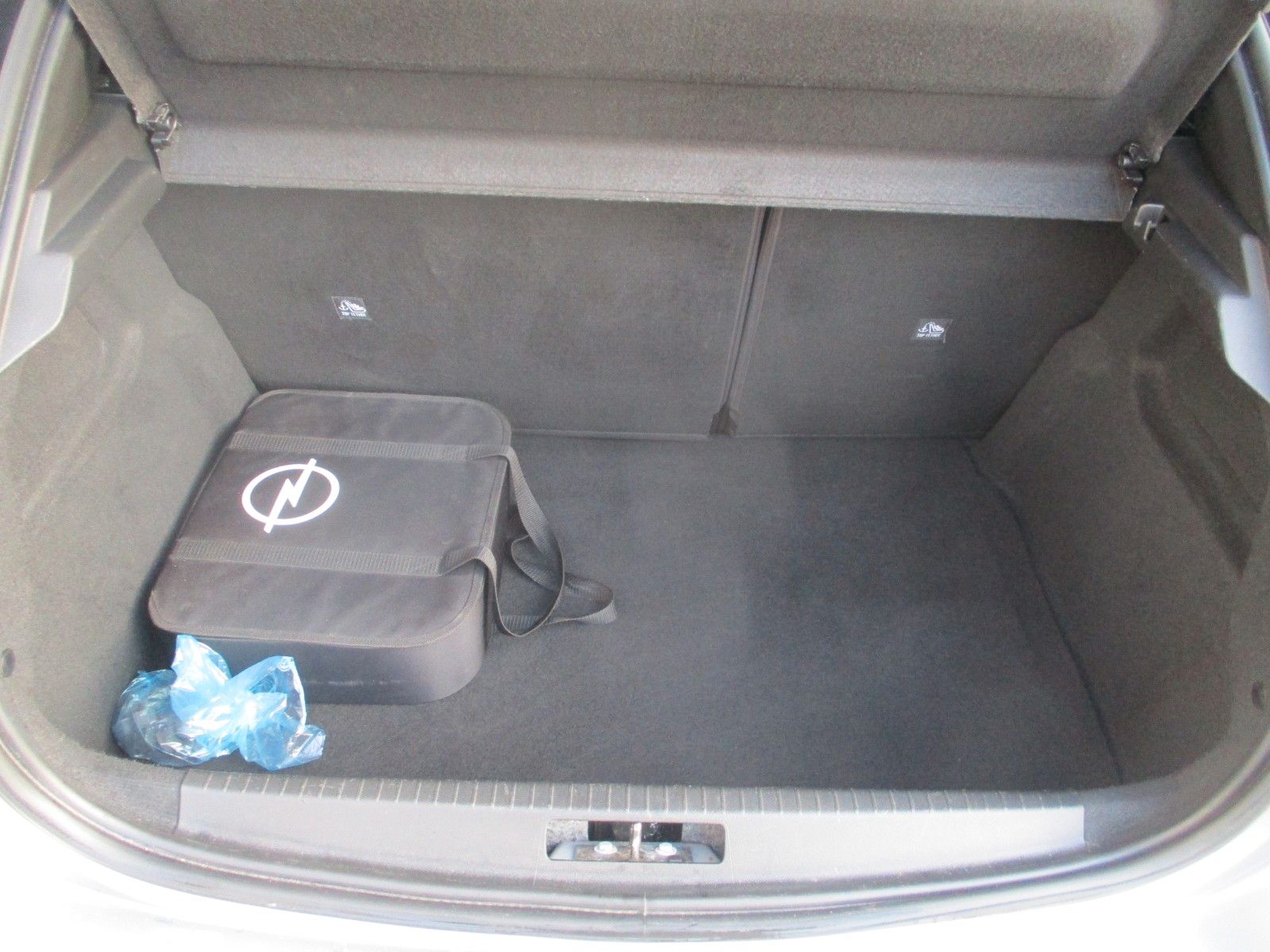 Opel Corsa F e Ultimate - Samsaru's Car Outlet