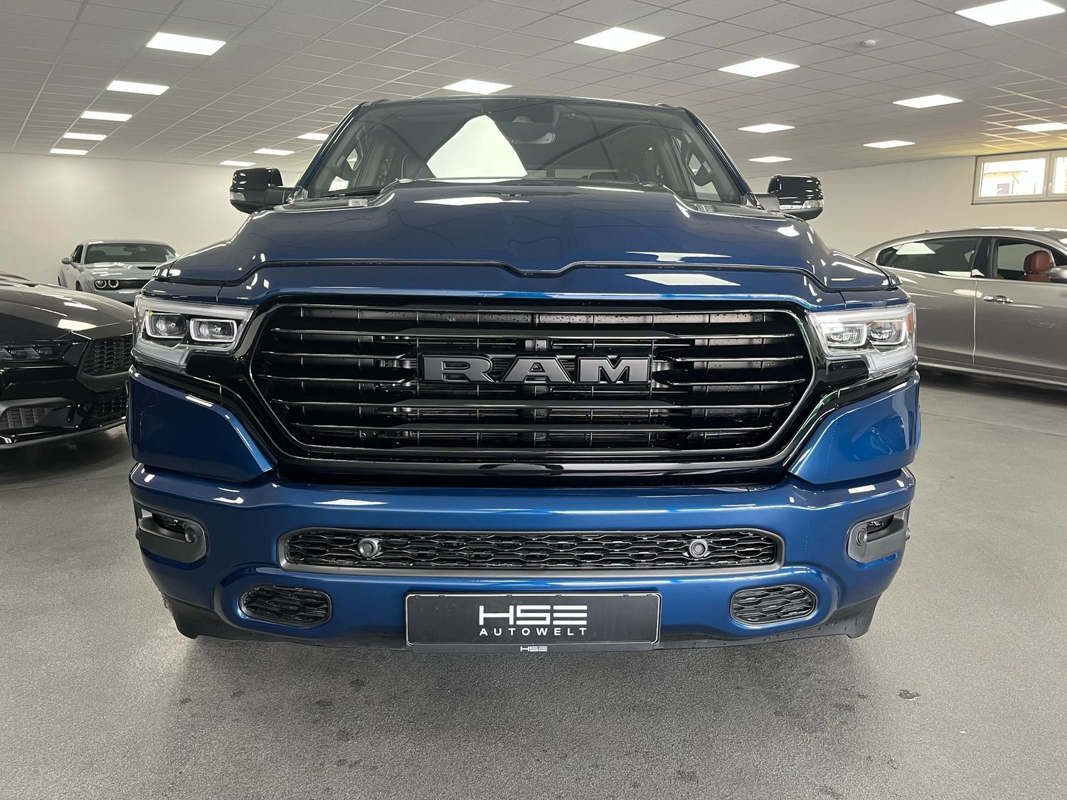 Dodge RAM 5,7l V8 *LARAMIE/12 Zoll Display/LED/AHK/SHZ