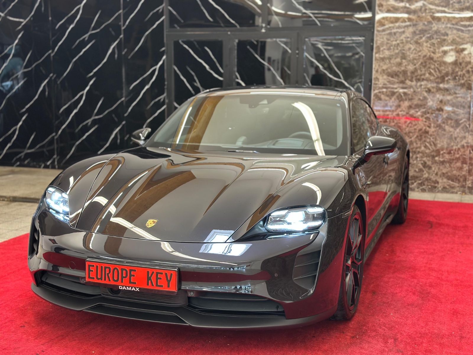 Porsche TAYCAN GTS FULL OPTION BEIFAHRER DISPLAY