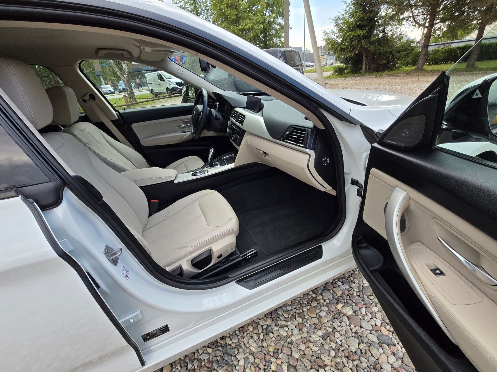BMW 3 Gran Turismo 330 i xDrive Advantage - Samsaru's Car Outlet