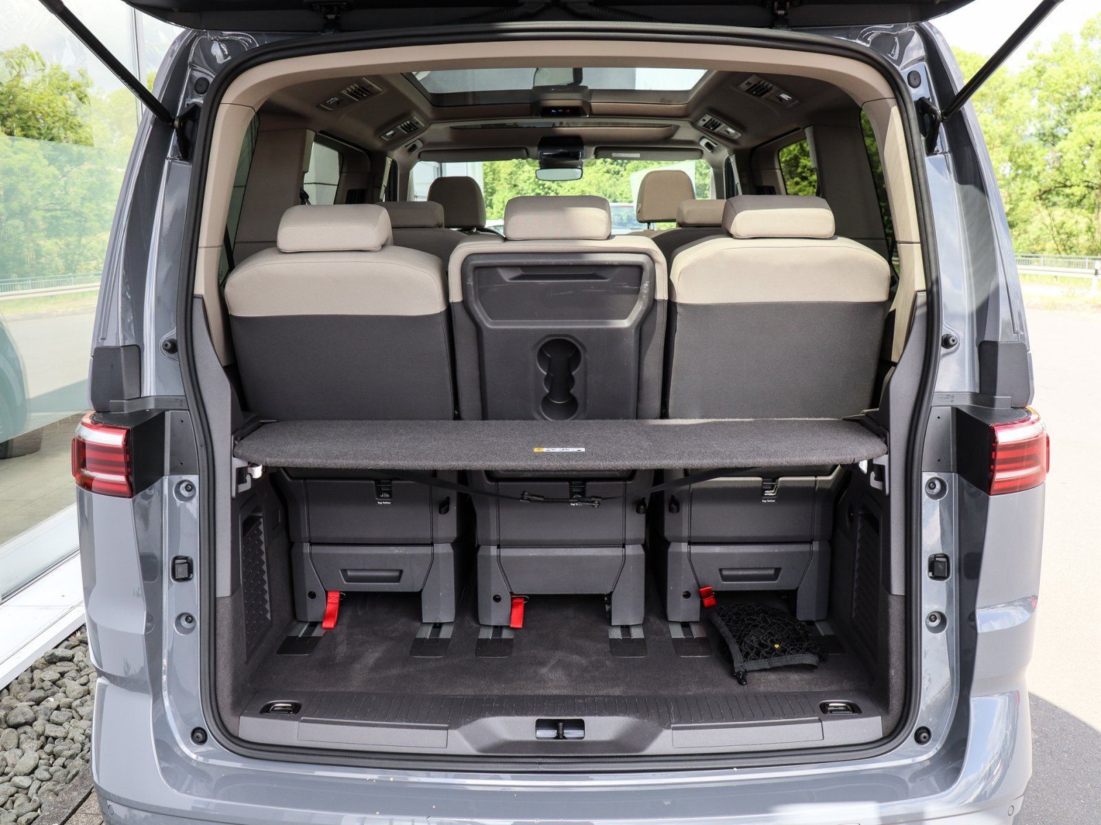 Volkswagen T7 Multivan 1.5 TSI DSG Life - Samsaru's Car Outlet