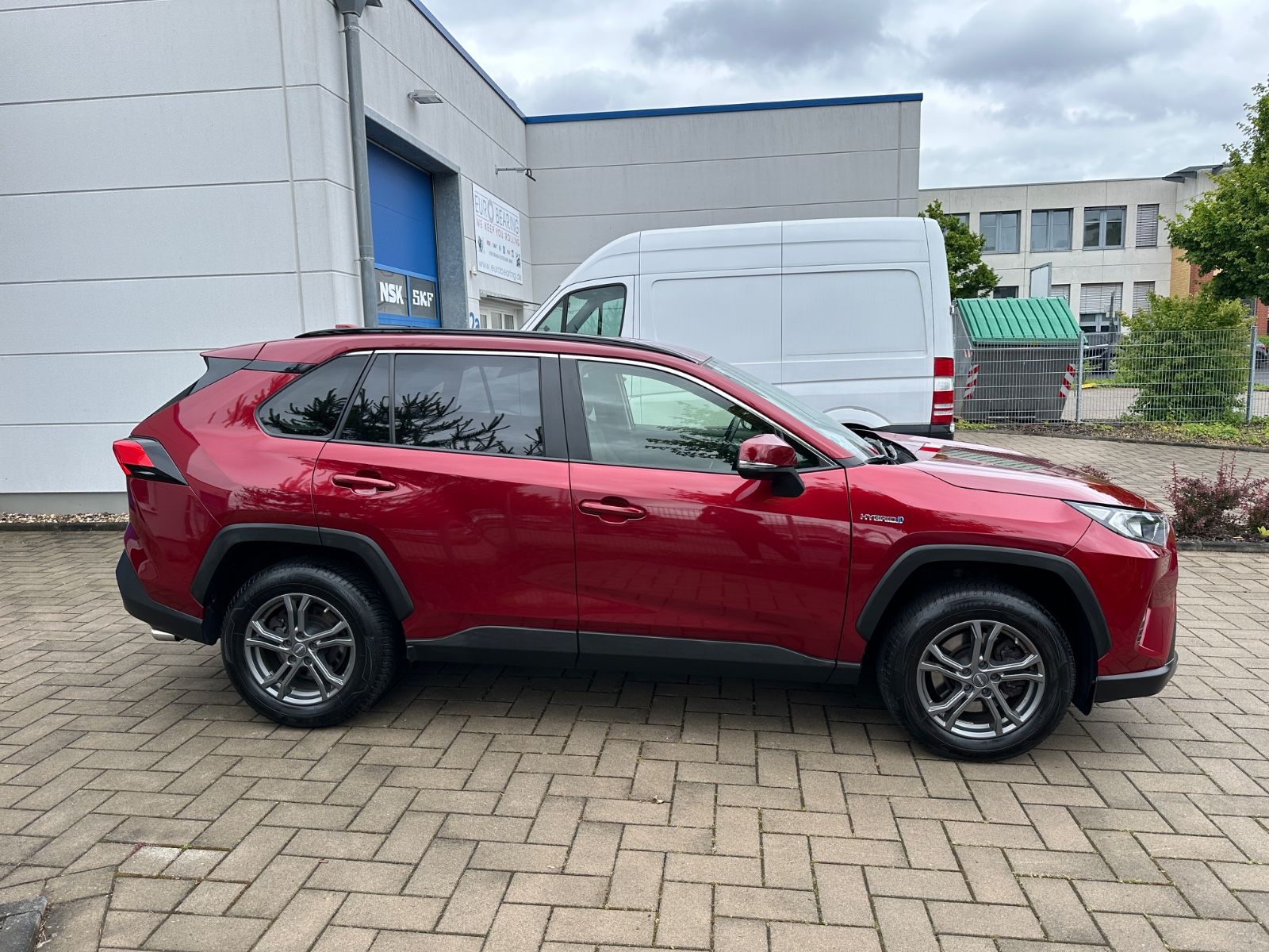 Toyota RAV 4 2.5 Hybrid 4x4 - Samsaru's Car Outlet