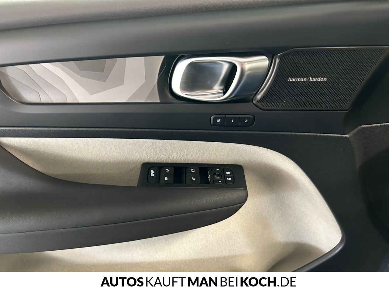 Volvo XC40 T4 Recharge Plus Bright - Samsaru's Car Outlet