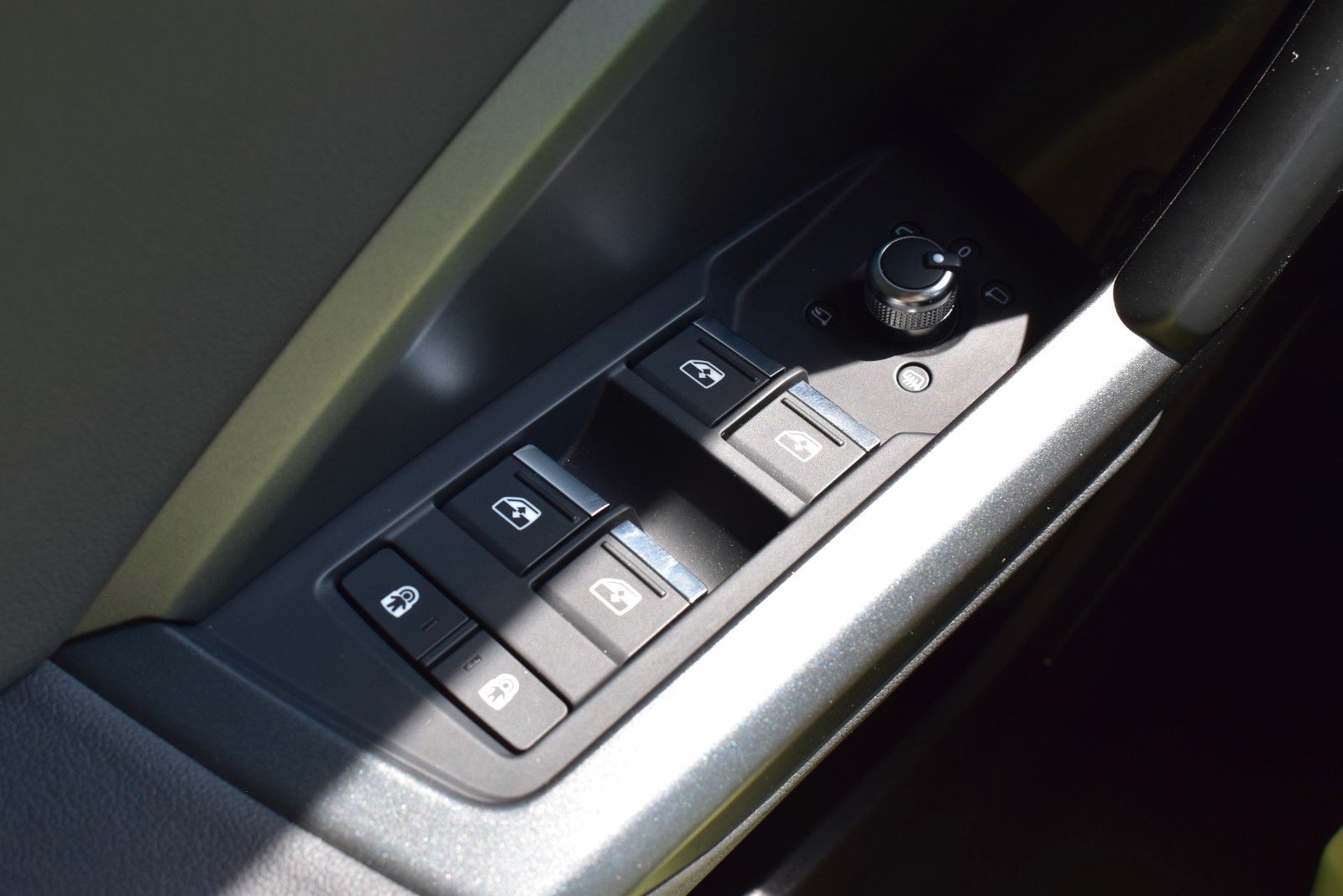Audi Q3 40 TFSI quattro S line - Samsaru's Car Outlet