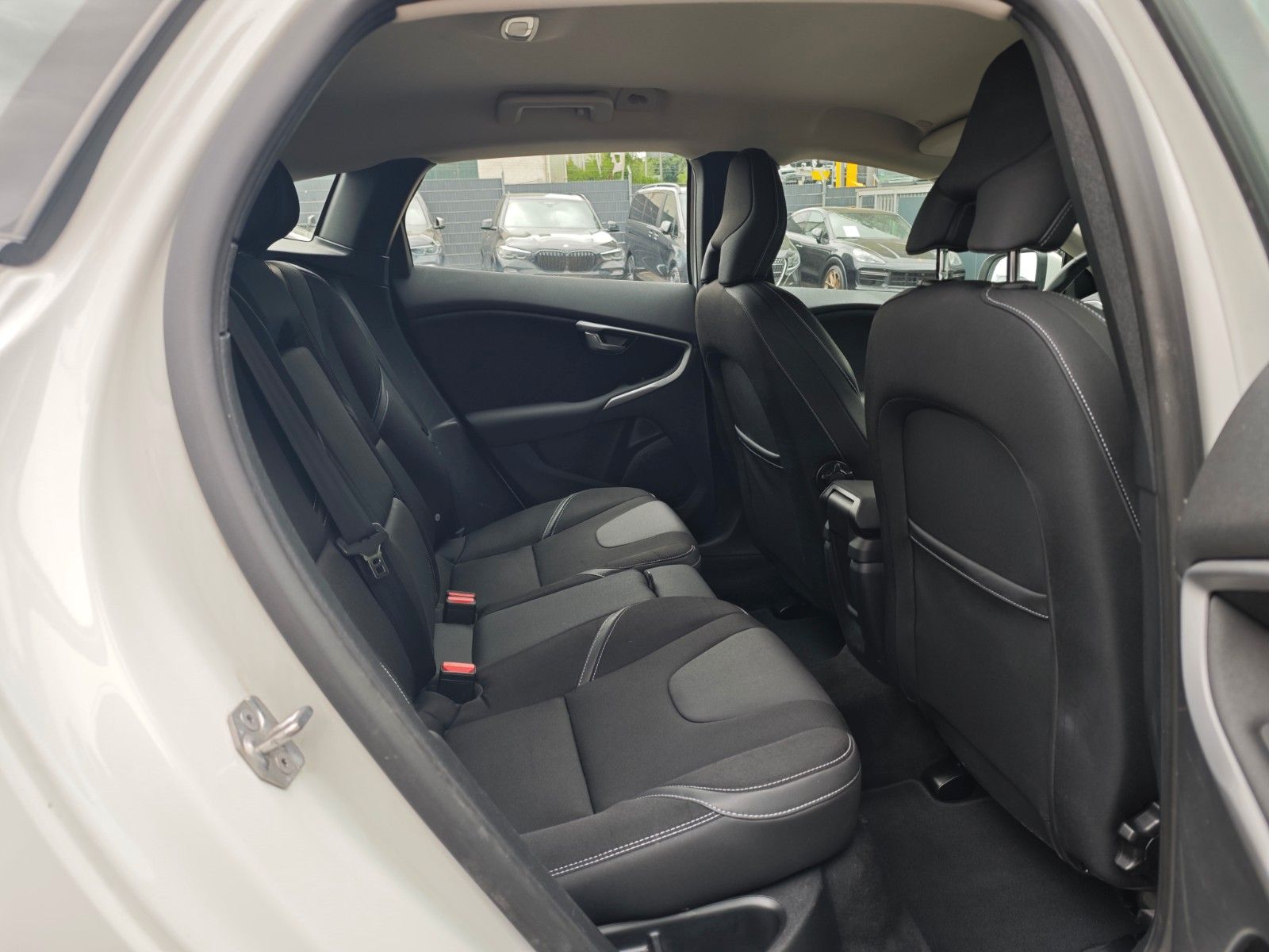 Volvo V40 2.0d MOMENTUM*NAVI*PDC*VOLL-LED*KLIMAAUTO.*