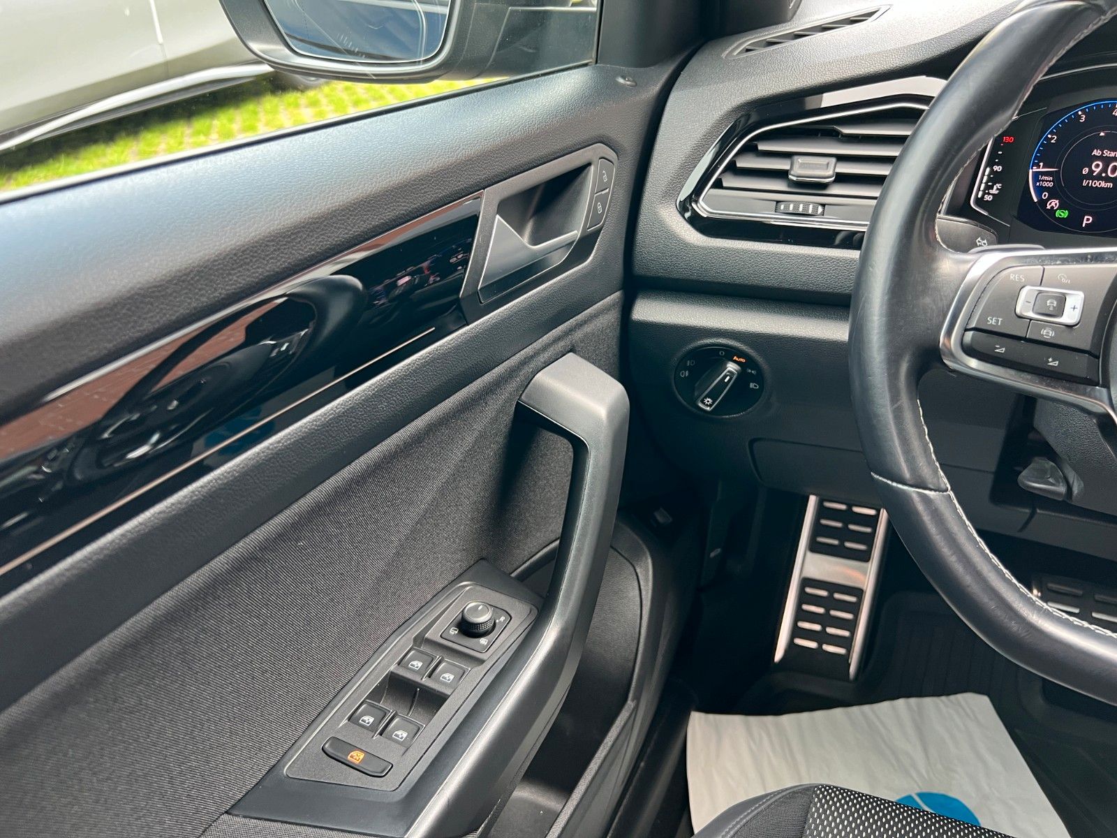 Volkswagen T-Roc 1.5TSi DSG Black - Samsaru's Car Outlet