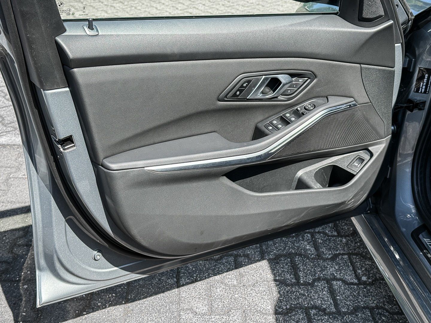 BMW 330d xDrive M-Sport AHK PANO DA PA+ 360 ACC