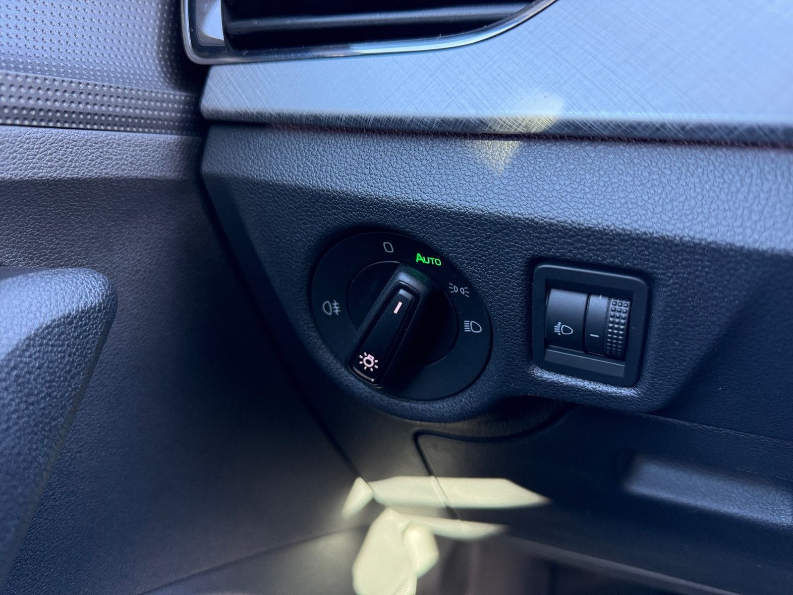 Skoda Kamiq 1.0 TSI Tour - Samsaru's Car Outlet