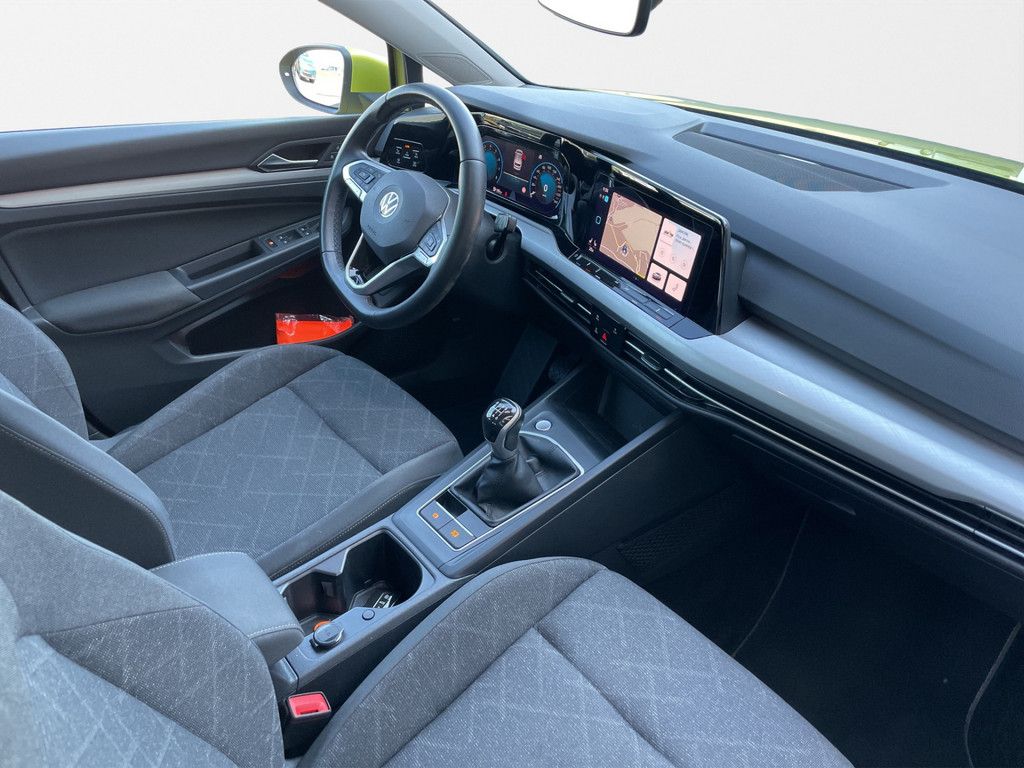 Volkswagen Golf VIII 1.5 TSI Life - Samsaru's Car Outlet