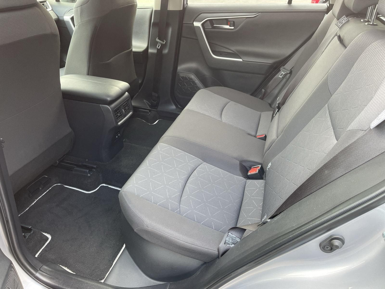 Toyota RAV4 2.5 Hybrid 4x2 - Samsaru's Car Outlet