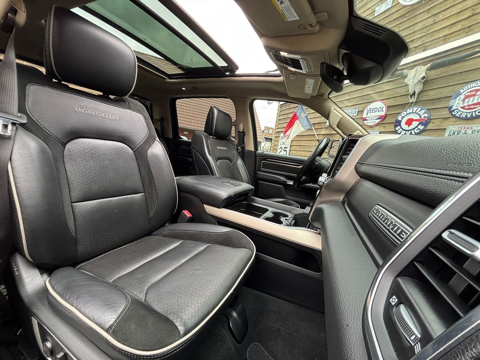 Dodge RAM 1500 Laramie 5,7L 4x4 AHK LPG12´´ Navi Bügel