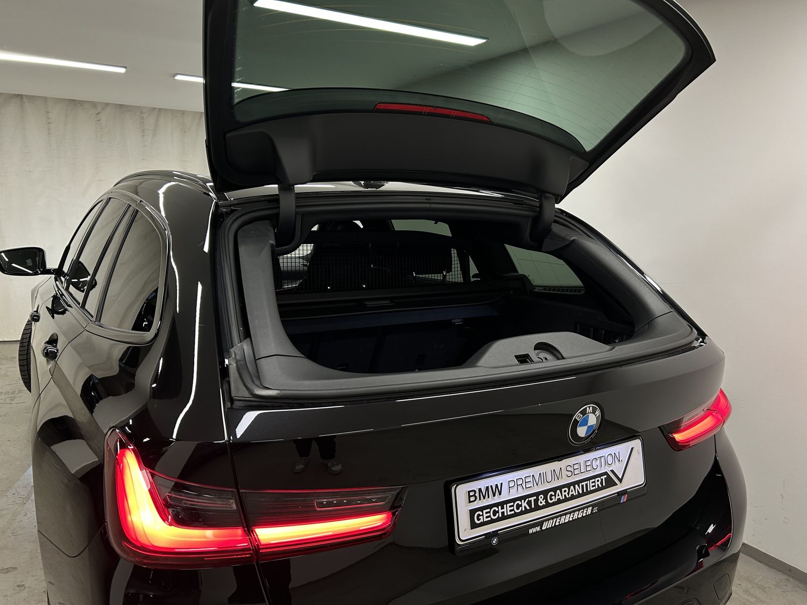 BMW 320d Touring M Sportpaket - Samsaru's Car Outlet