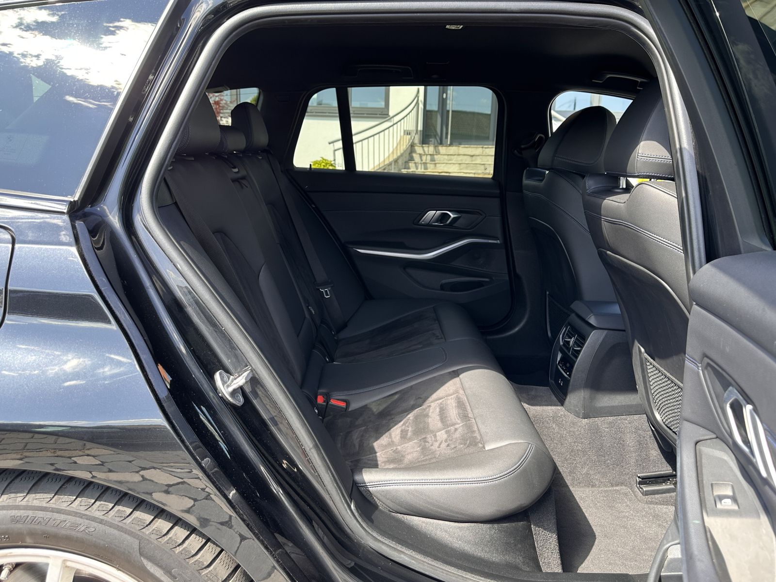 BMW 320 d xDrive M Sport - Samsaru's Car Outlet