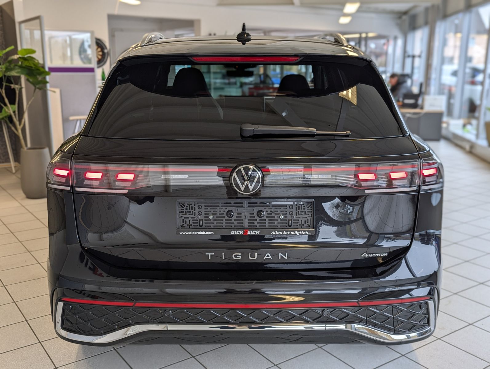 Volkswagen Tiguan 2.0TDI R-Line 4M Pano H/K AHK Matrix 20"