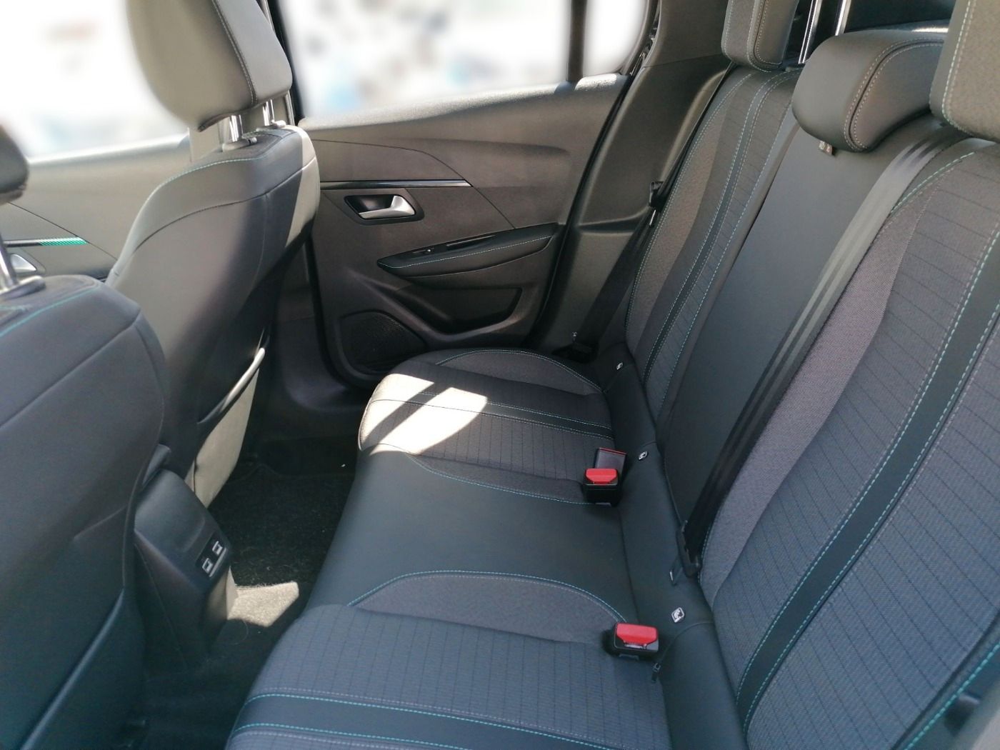 Peugeot 208 e- Allure - Samsaru's Car Outlet