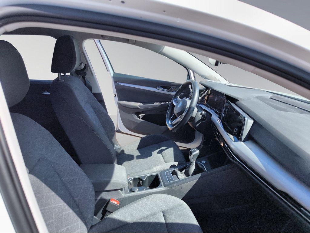 Volkswagen Golf VIII Life - Samsaru's Car Outlet