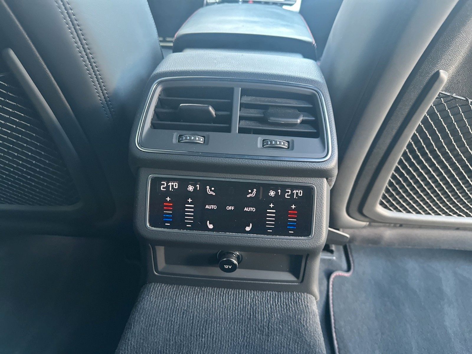 Audi RS6 Avant 4.0 TFSI quattro 22" Laser/B&O/Valcona