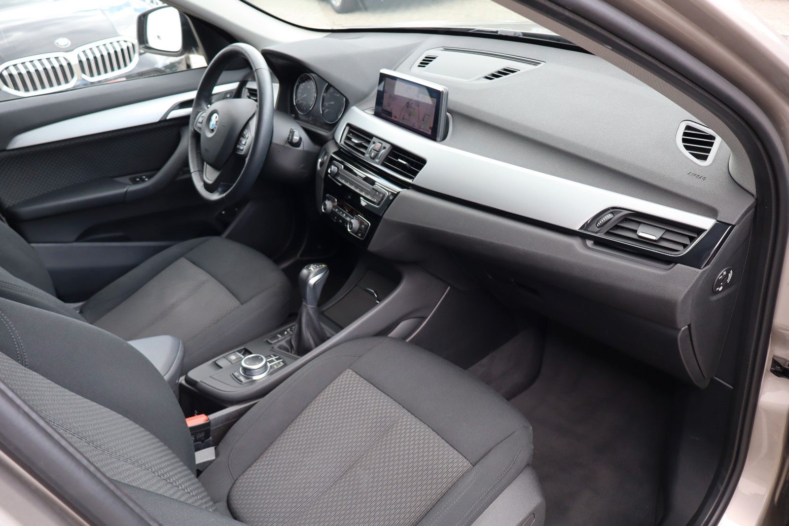 BMW X1 xDrive 25 e Advantage - Samsaru's Car Outlet