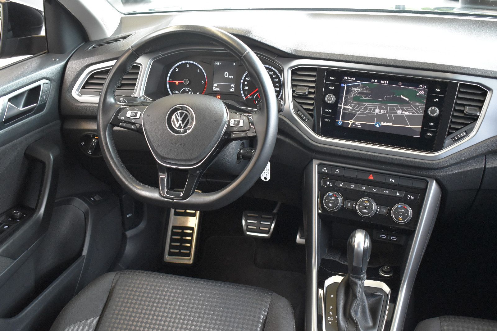 Volkswagen T-Roc 2.0TDI DSG Active - Samsaru's Car Outlet