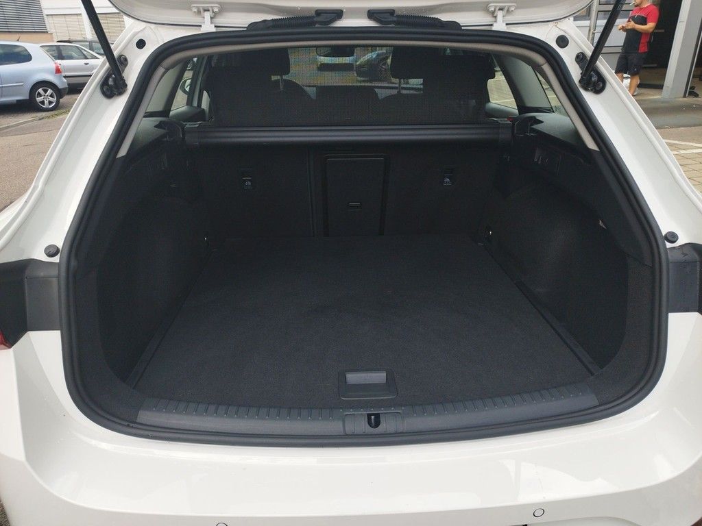 Seat Leon ST 2.0 TDI DSG Style - Samsaru's Car Outlet