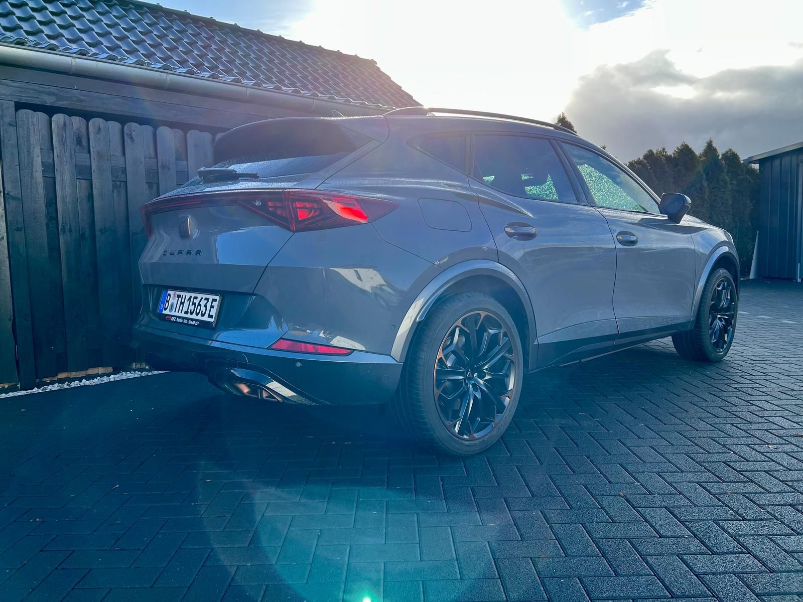 Cupra Formentor 1.4 TSI VZ e-HYBRID DCC AHK SHZ LM