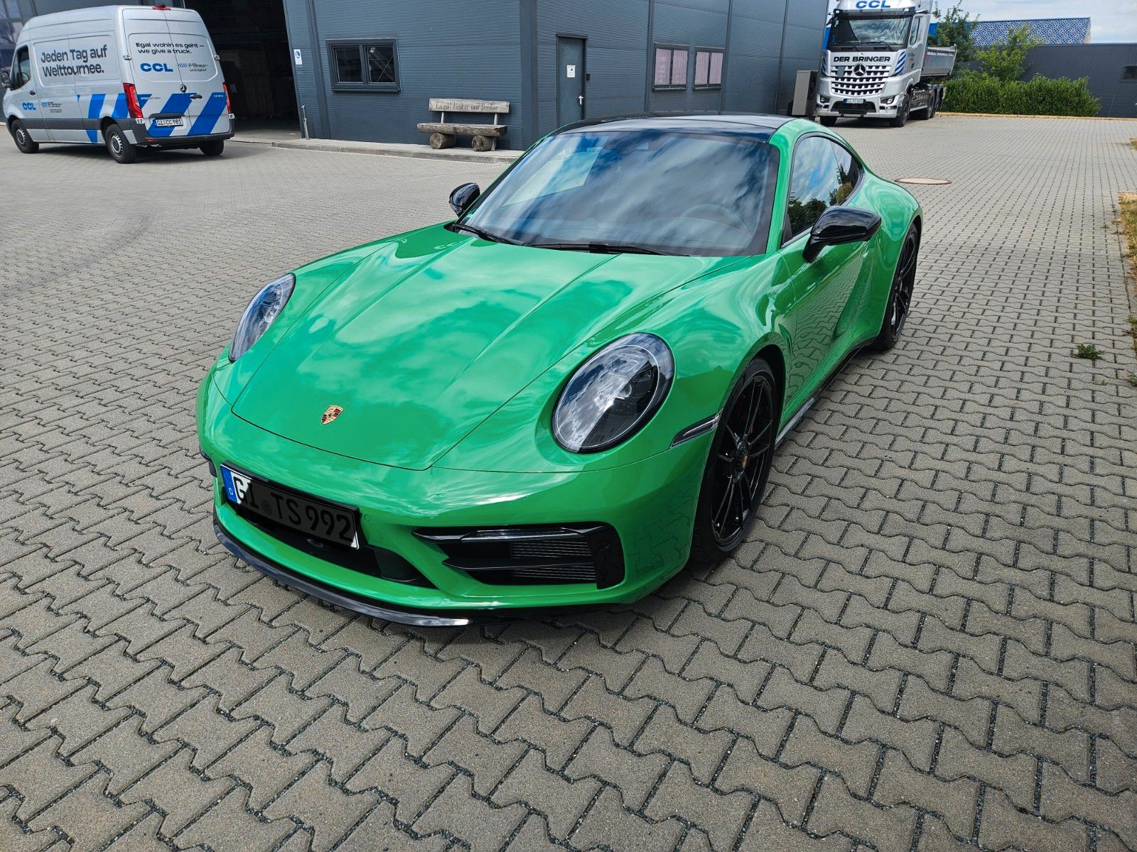 Porsche 992 Carrera 4 GTS Exclusiv - Samsaru's Car Outlet