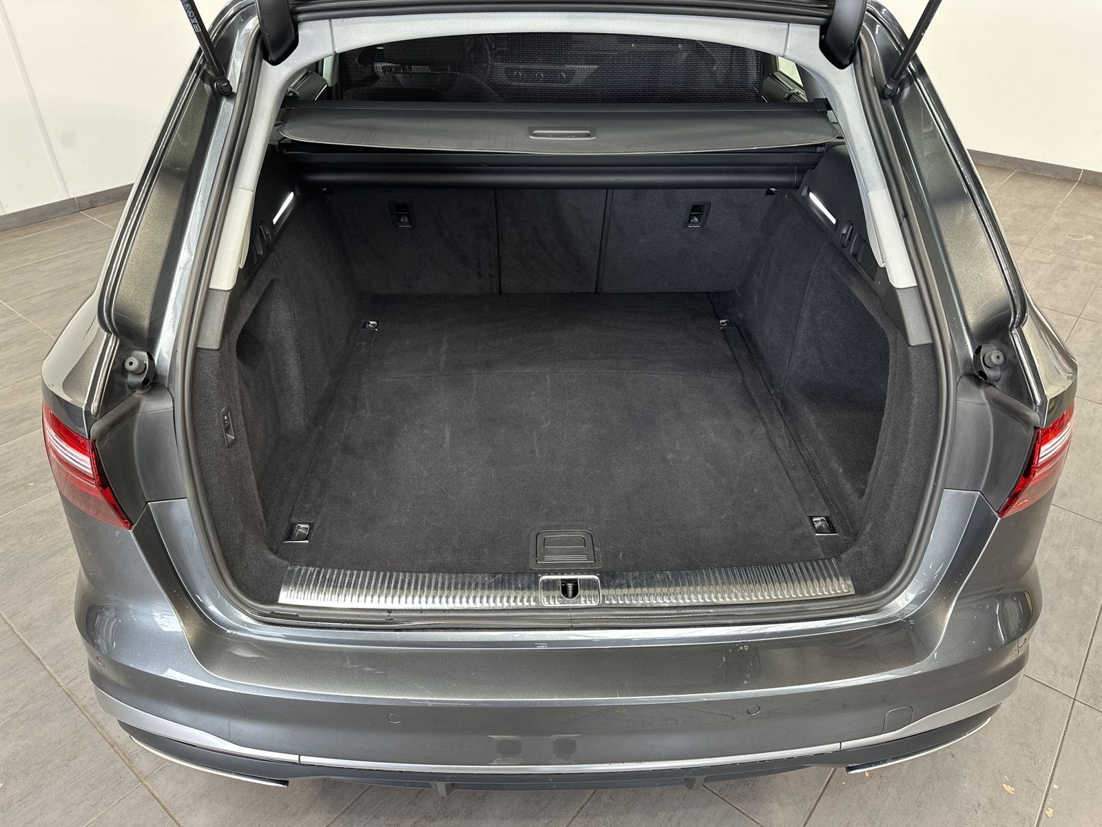 Audi A4 Avant 40 TDI Quattro S-Line - Samsaru's Car Outlet