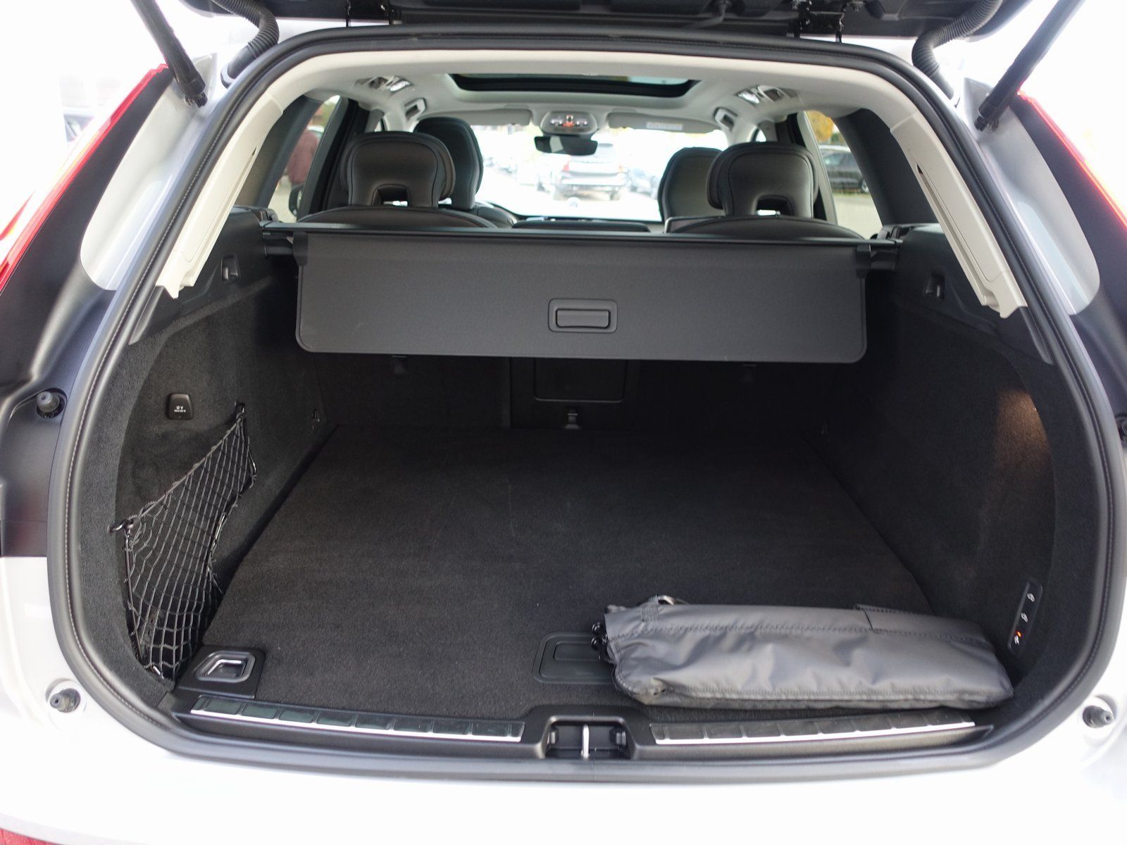 Volvo XC60 Ultra T8 AWD/Massage/B&W/FourC/AHK/360°/BLS