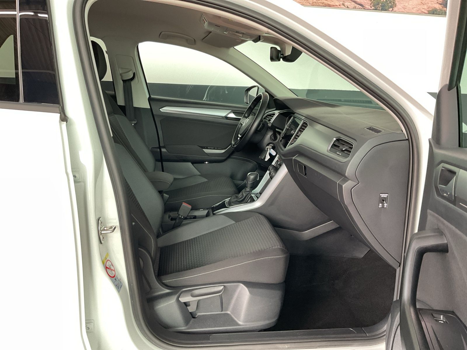 Volkswagen T-Roc 1.5 TSI DSG Active - Samsaru's Car Outlet
