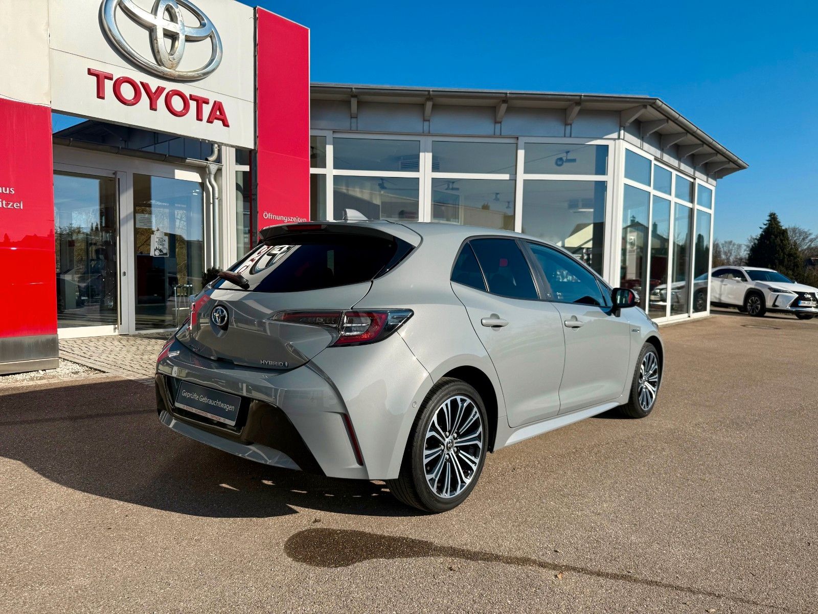 Toyota Corolla 2.0 Hybrid Club - Samsaru's Car Outlet