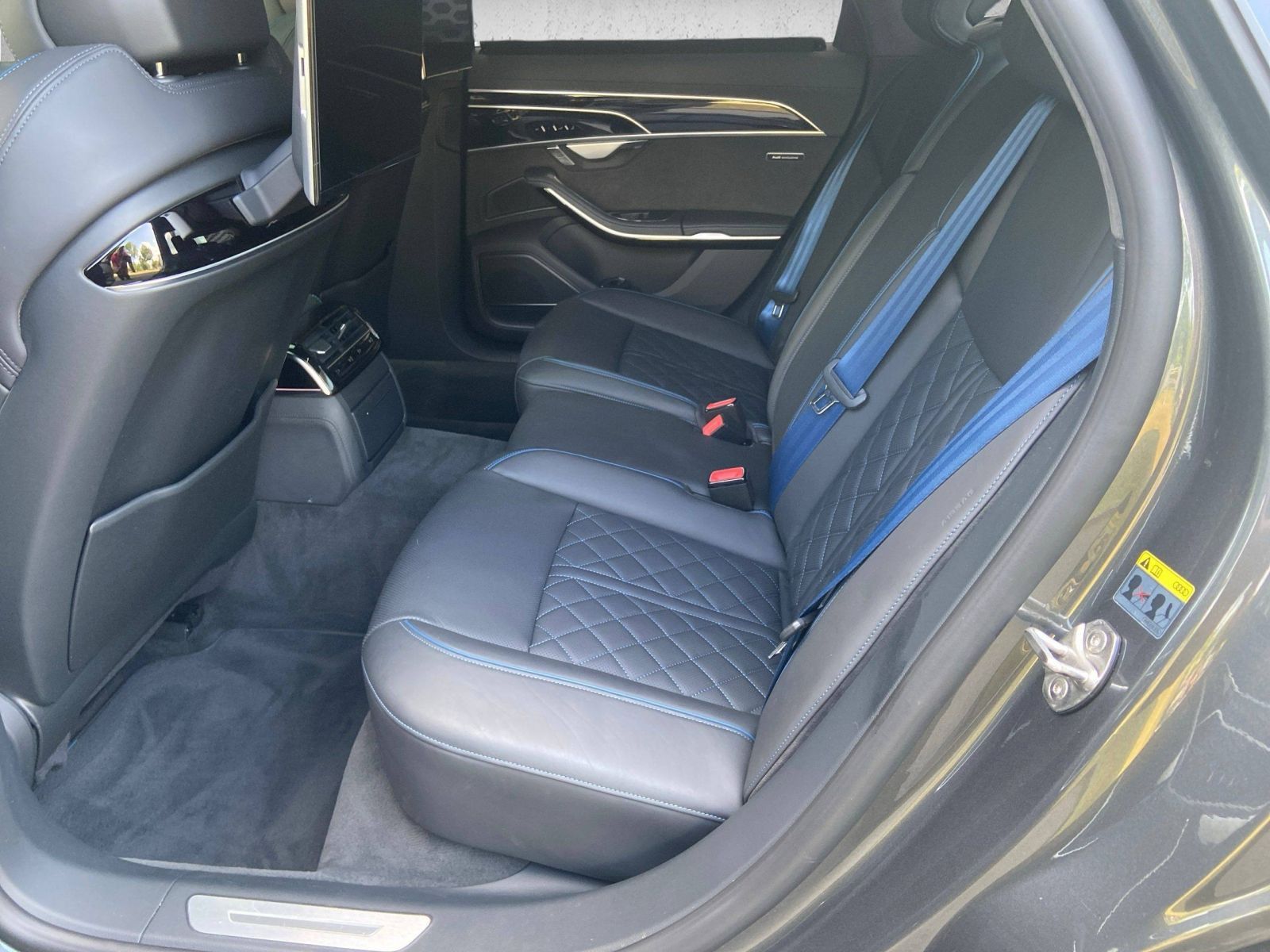Audi A8 60 TFSIe quattro - Samsaru's Car Outlet