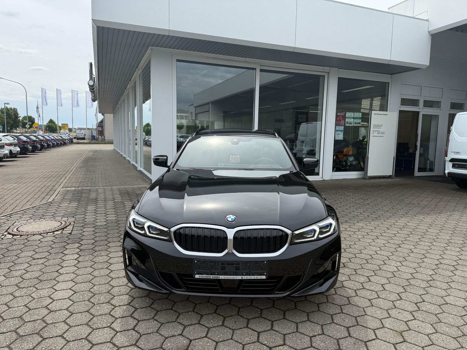 BMW 320d Touring - Samsaru's Car Outlet