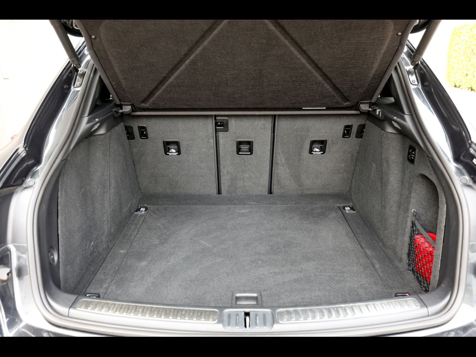 Porsche Macan III S PDK - Samsaru's Car Outlet