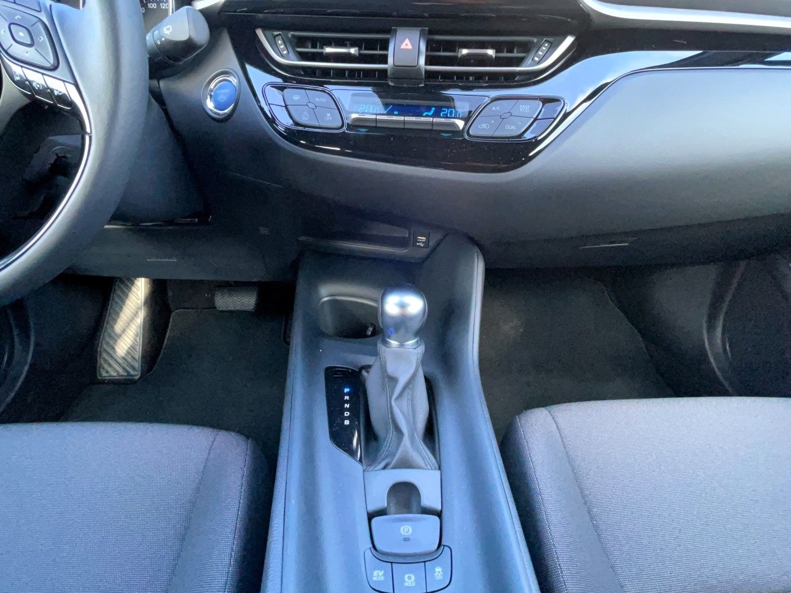 Toyota C-HR 1.8 Hybrid Flow - Samsaru's Car Outlet