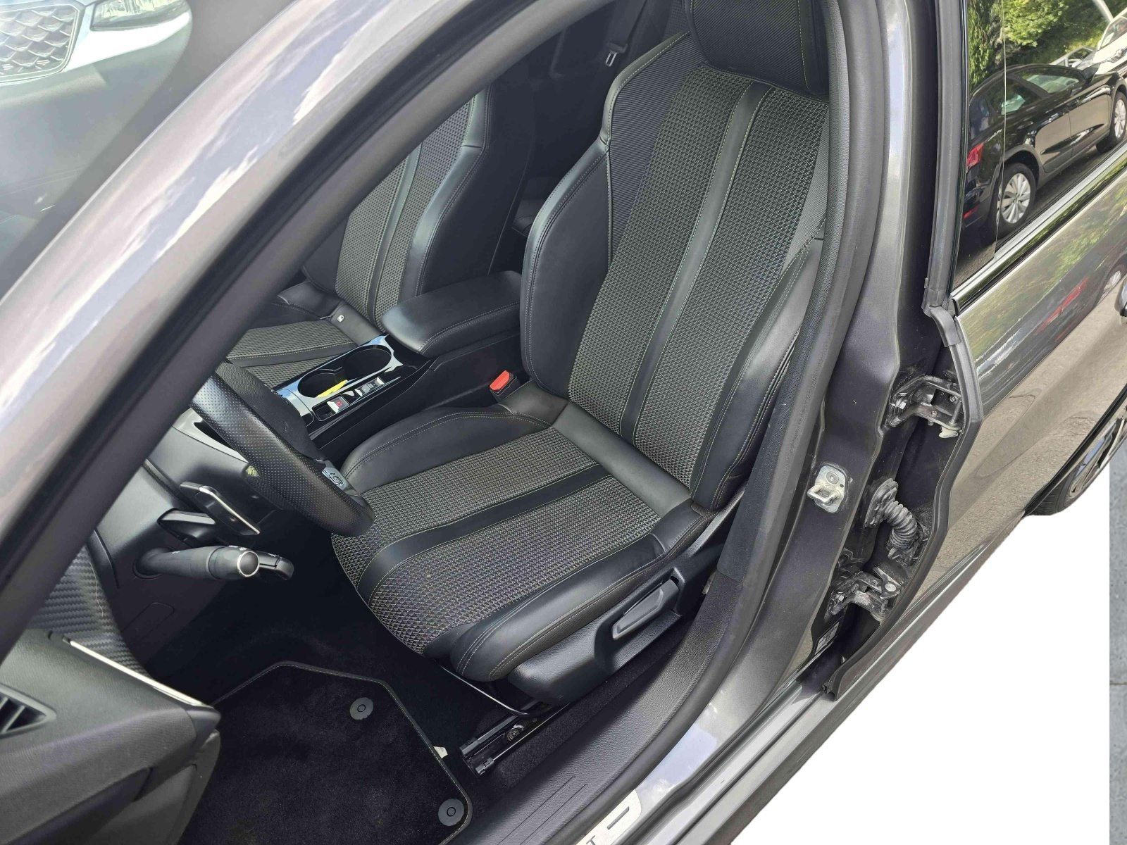 Peugeot 208 GT - Samsaru's Car Outlet