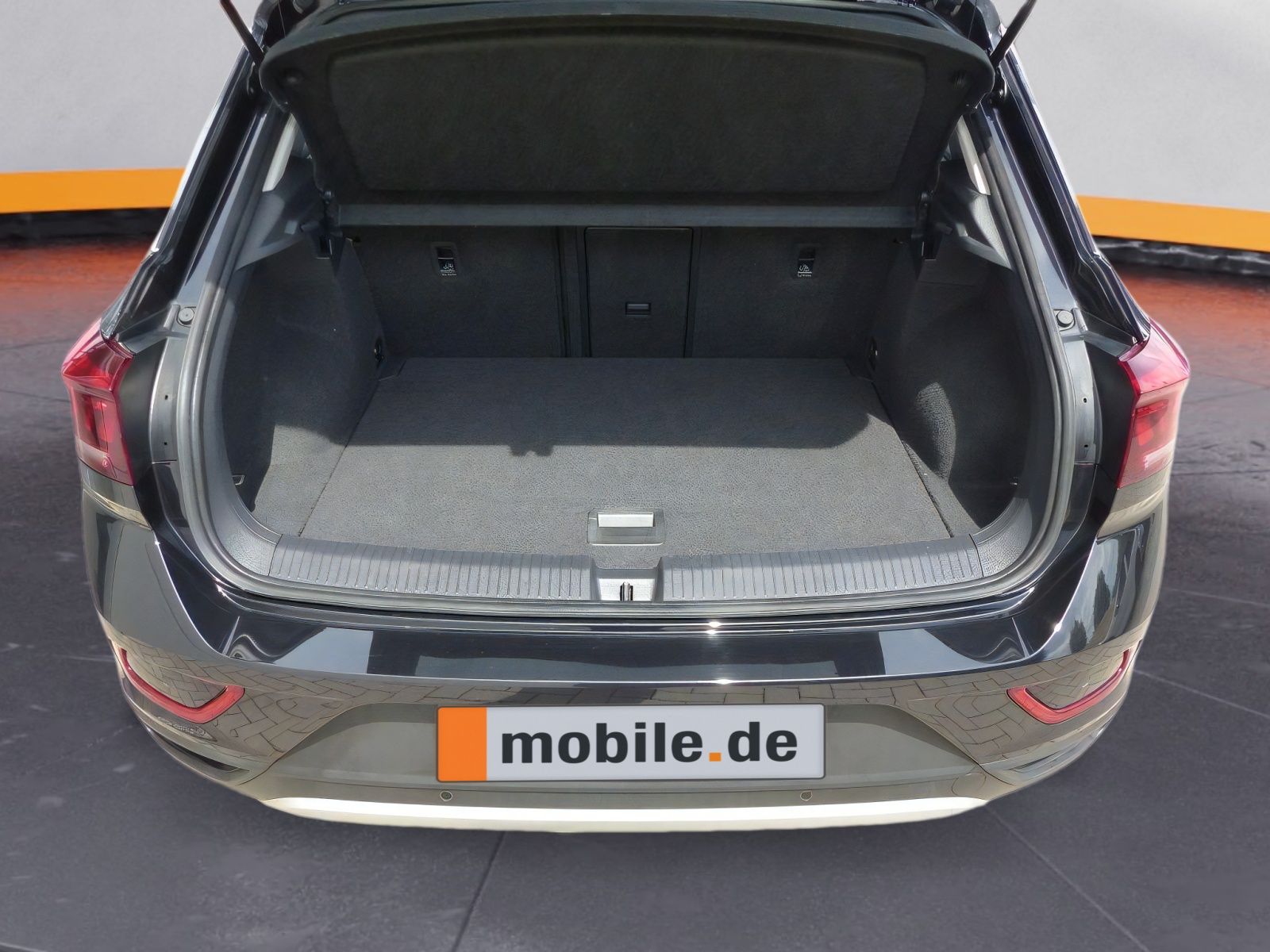 Volkswagen T-Roc 1.5 TSI DSG Life - Samsaru's Car Outlet