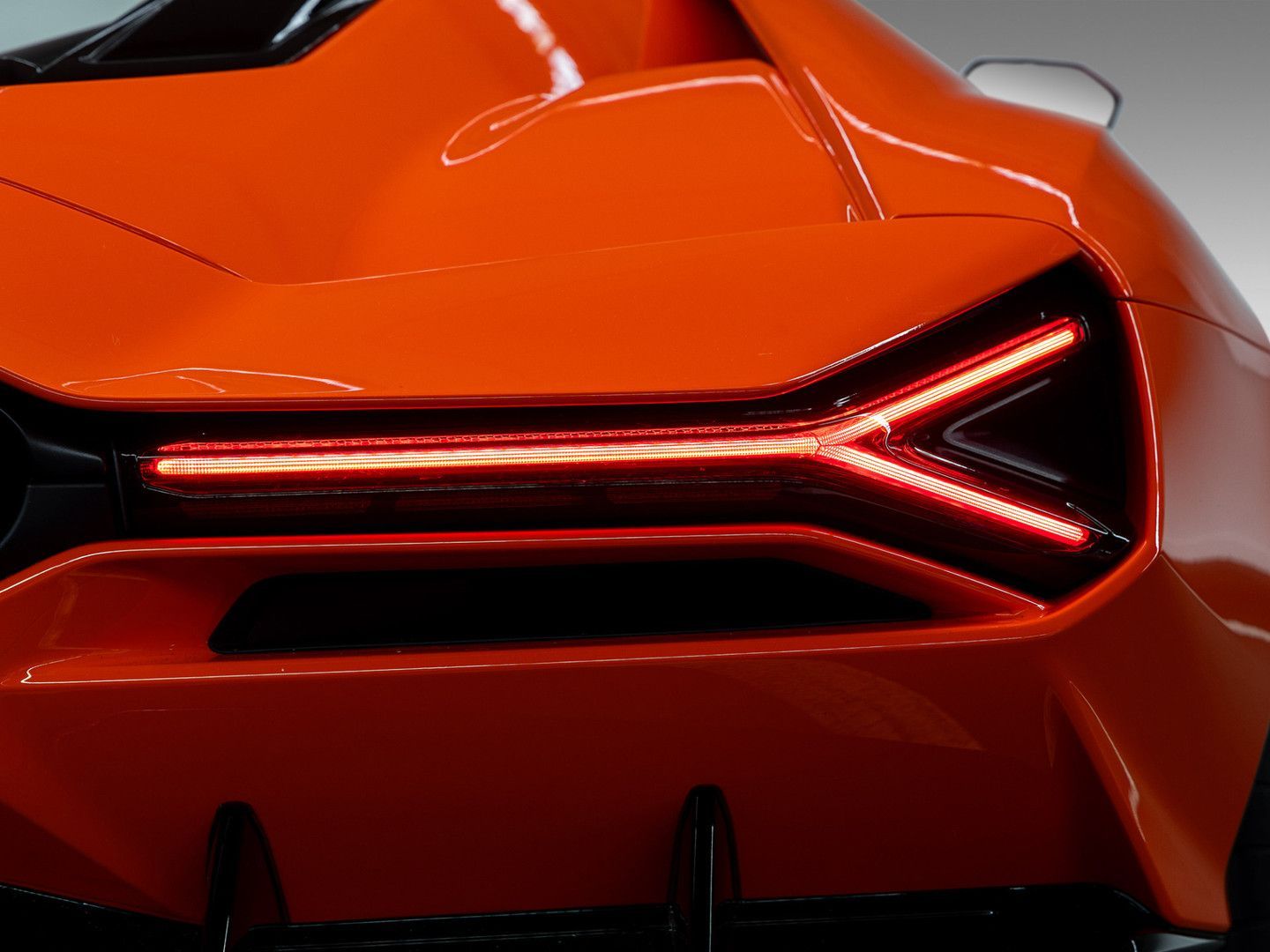 Lamborghini Revuelto - Samsaru's Car Outlet